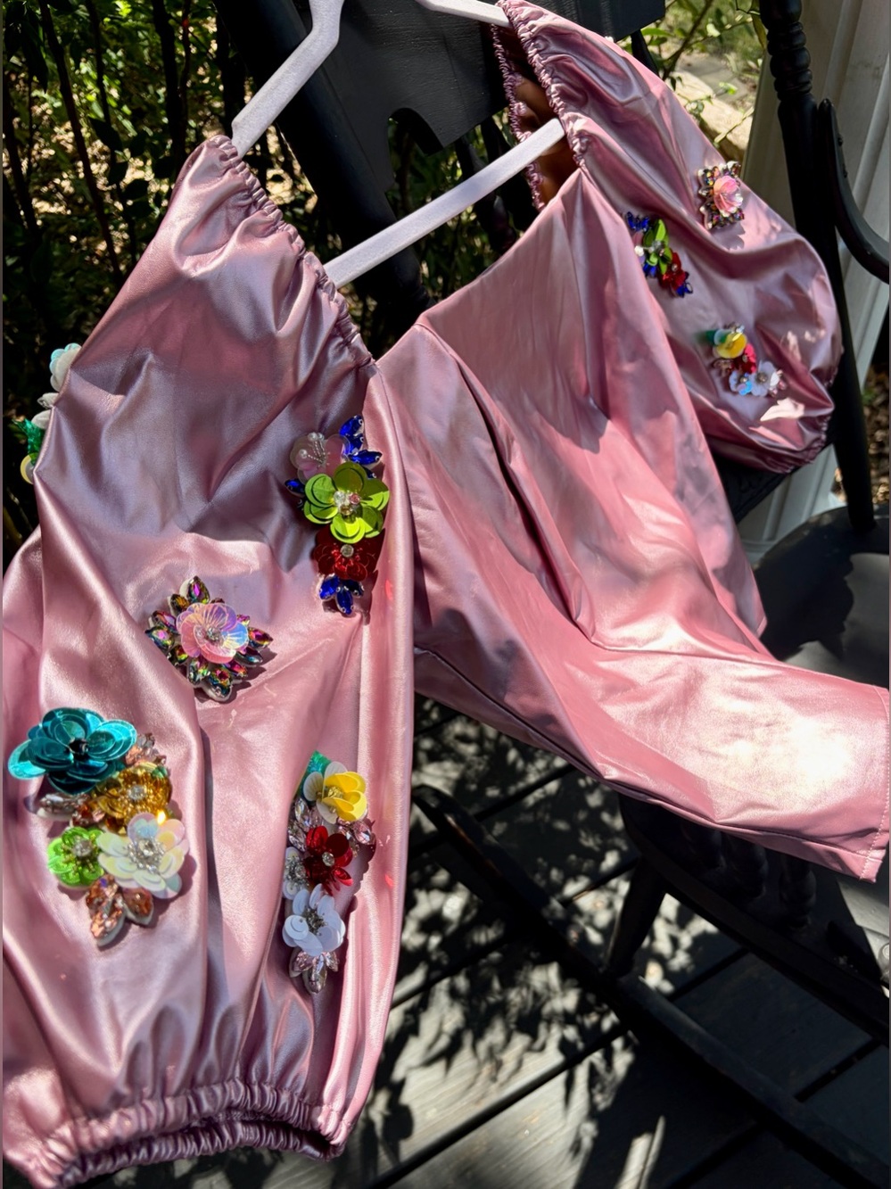 EUC!! QUEEN OF SPARKLES Pink Satin Puff Sleeve Top w/Multicolor Floral APPLS - Picture 5 of 6